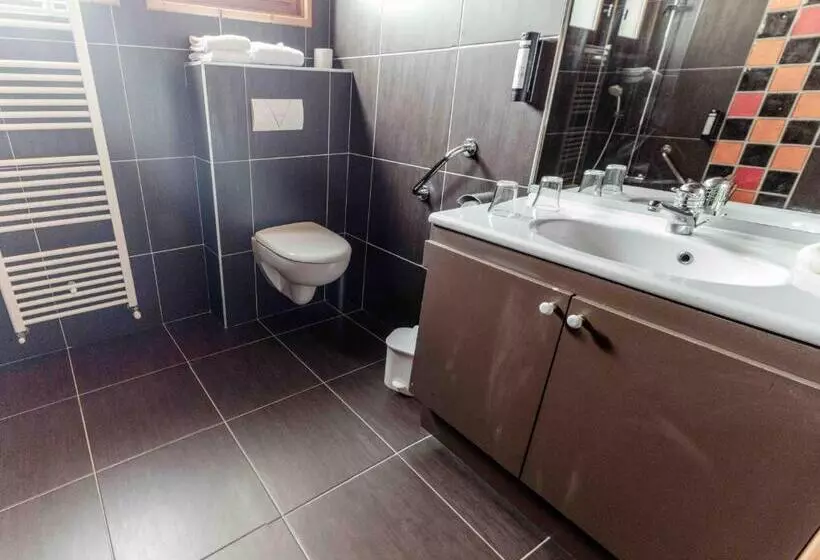 Hotelli Hôtel Alpina & Spa   Restaurant Oxalis