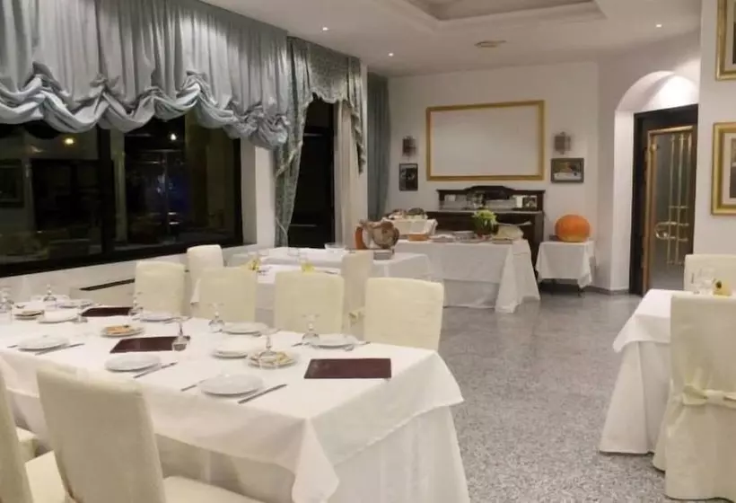 ホテル Ristorante Venusia