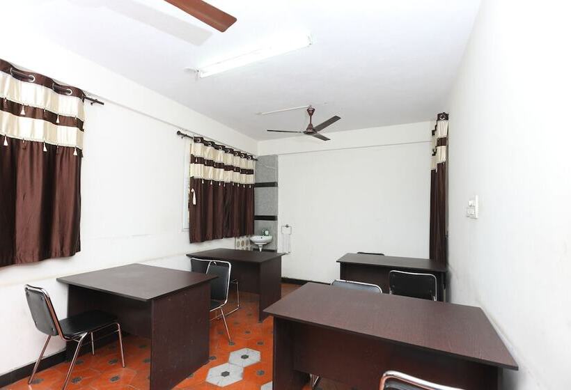 Hotel Treebo Samhaar Residency Thoraipakkam