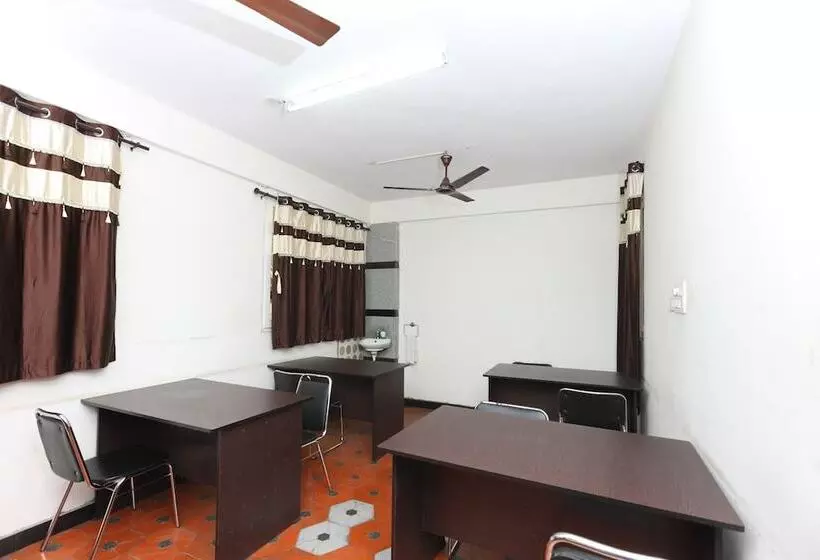 ホテル Treebo Samhaar Residency Thoraipakkam