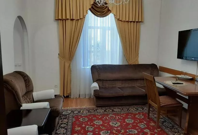 هتل ваyan