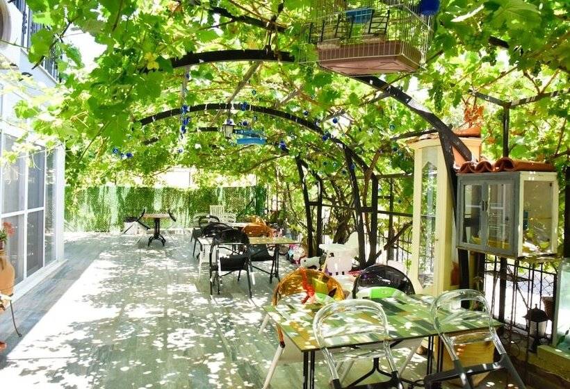 تختخواب و صبحانه Balim Sultany