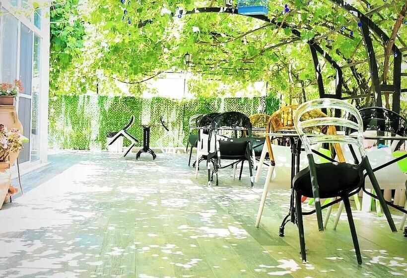 تختخواب و صبحانه Balim Sultany