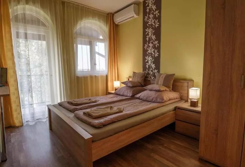 ベッドアンドブレックファースト Garden Vendégház Makó