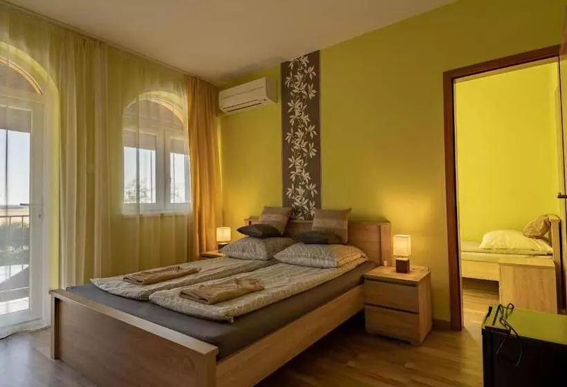 ベッドアンドブレックファースト Garden Vendégház Makó