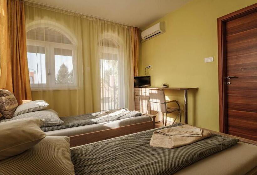 ベッドアンドブレックファースト Garden Vendégház Makó