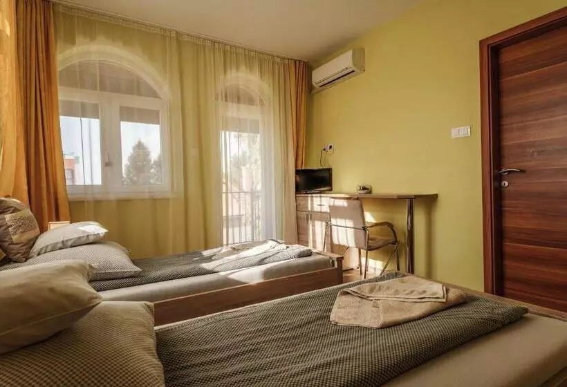 ベッドアンドブレックファースト Garden Vendégház Makó