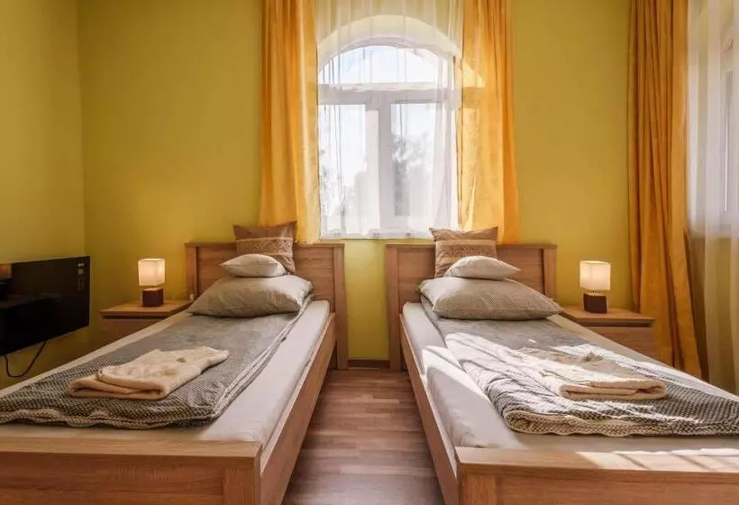 ベッドアンドブレックファースト Garden Vendégház Makó