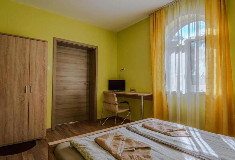 ベッドアンドブレックファースト Garden Vendégház Makó