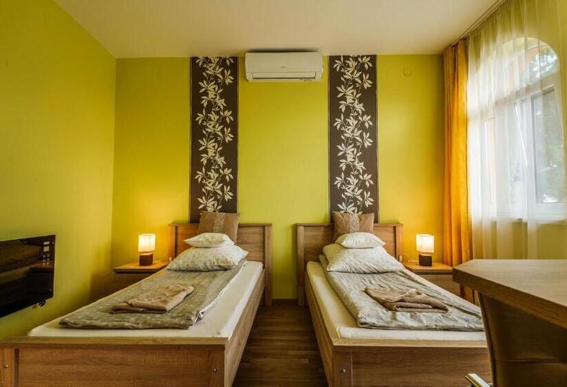 ベッドアンドブレックファースト Garden Vendégház Makó