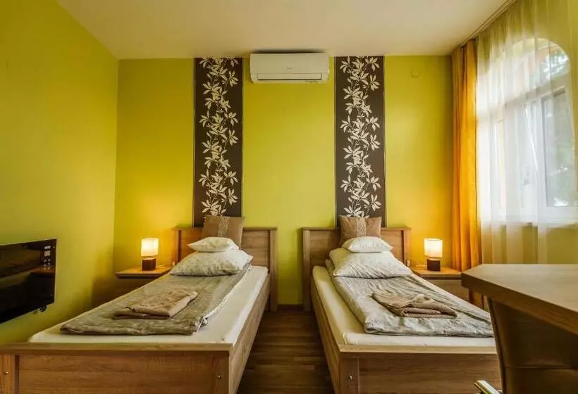 ベッドアンドブレックファースト Garden Vendégház Makó