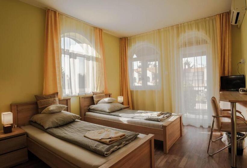 ベッドアンドブレックファースト Garden Vendégház Makó