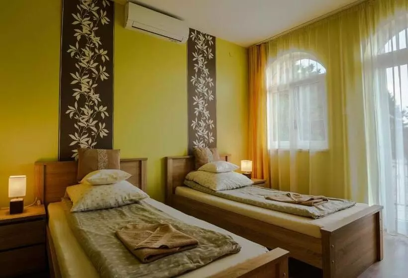 ベッドアンドブレックファースト Garden Vendégház Makó