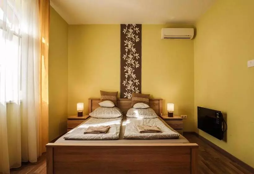 ベッドアンドブレックファースト Garden Vendégház Makó