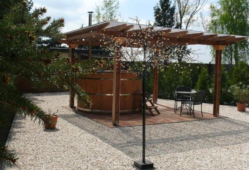 ベッドアンドブレックファースト Garden Vendégház Makó