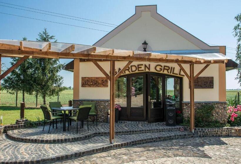 ベッドアンドブレックファースト Garden Vendégház Makó