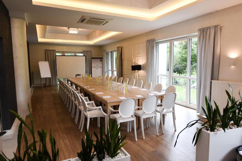 בית מלון כפרי Falcon