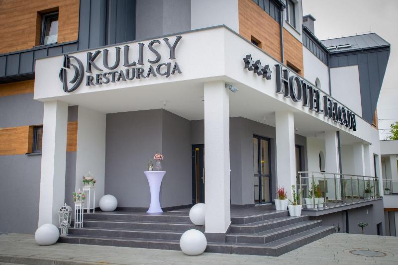 בית מלון כפרי Falcon