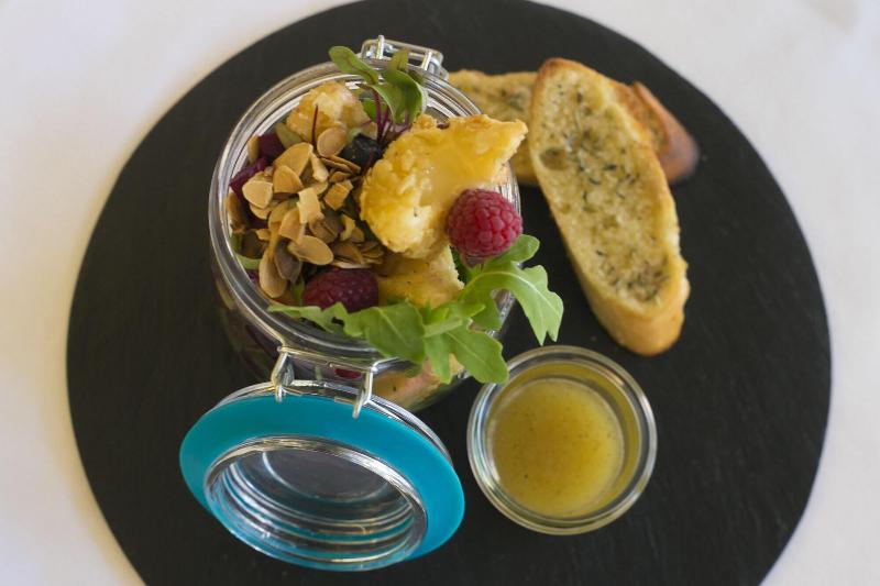 בית מלון כפרי Falcon