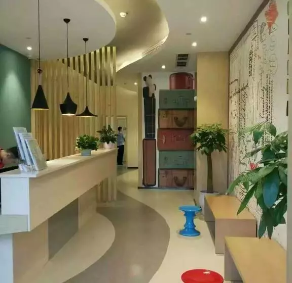 ホテル Ibis Chengdu West Jingcui Road