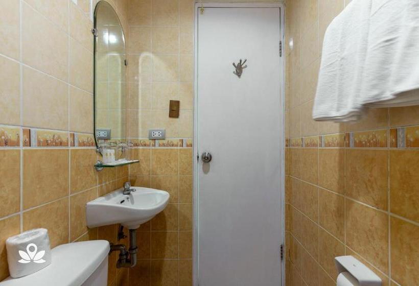 Отель Zen Rooms Roxas Avenue