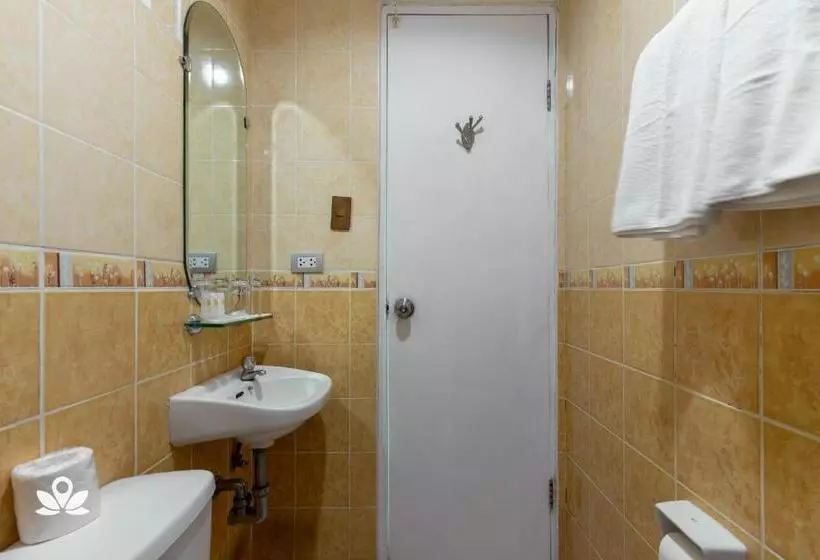 Hotelli Zen Rooms Roxas Avenue