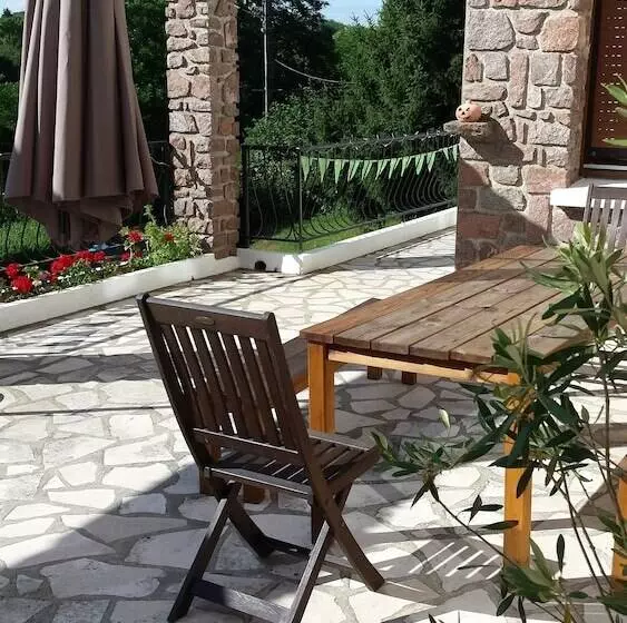 Bed and Breakfast 13 Bees