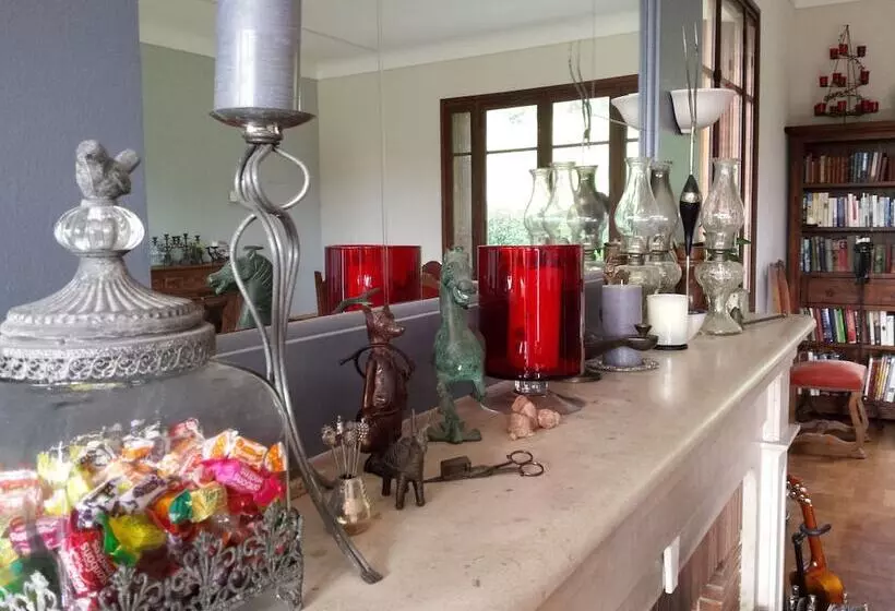 Bed and Breakfast 13 Bees