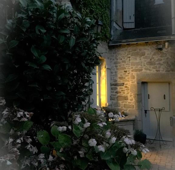 تختخواب و صبحانه Le Logis Des Soeurs Grises