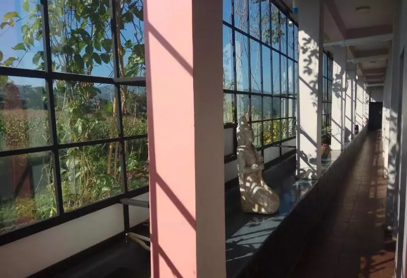 هتل Kumudra Hill Mountain View