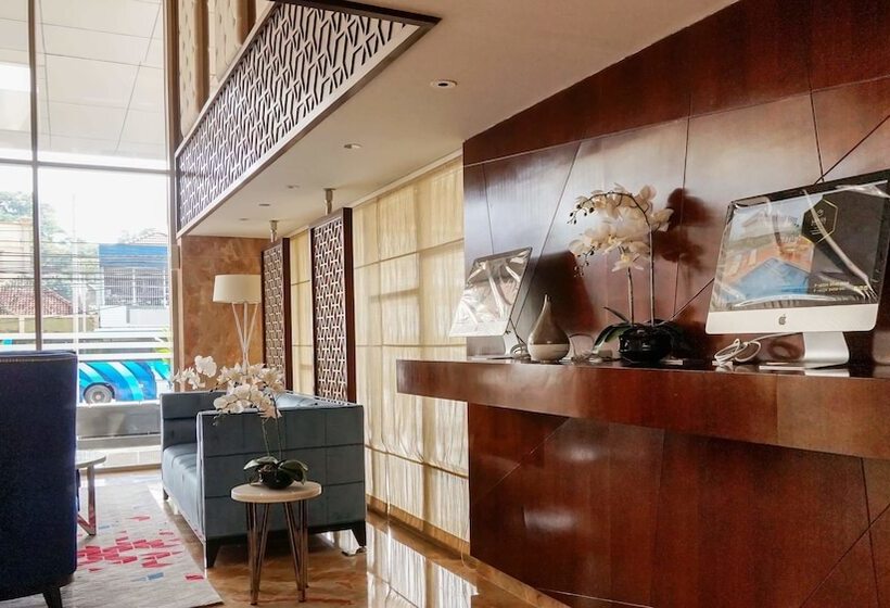 Louis Kienne Hotel Pandanaran