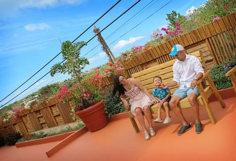 هتل West Coast Inn S