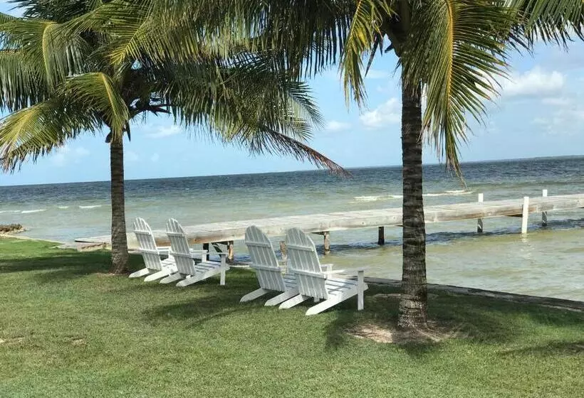 Tilt Ta Dock Resort Belize