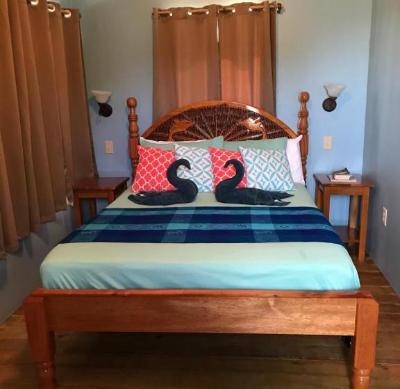 Tilt Ta Dock Resort Belize