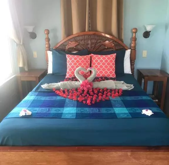 Tilt Ta Dock Resort Belize