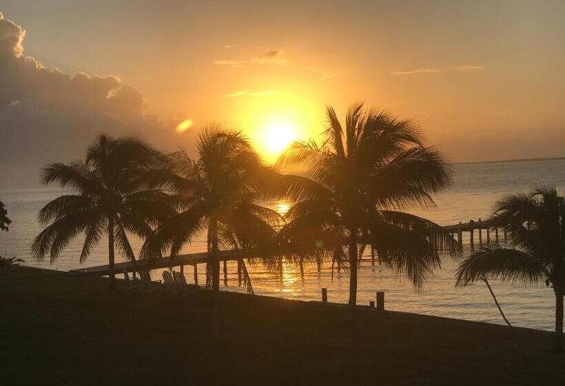 Tilt Ta Dock Resort Belize