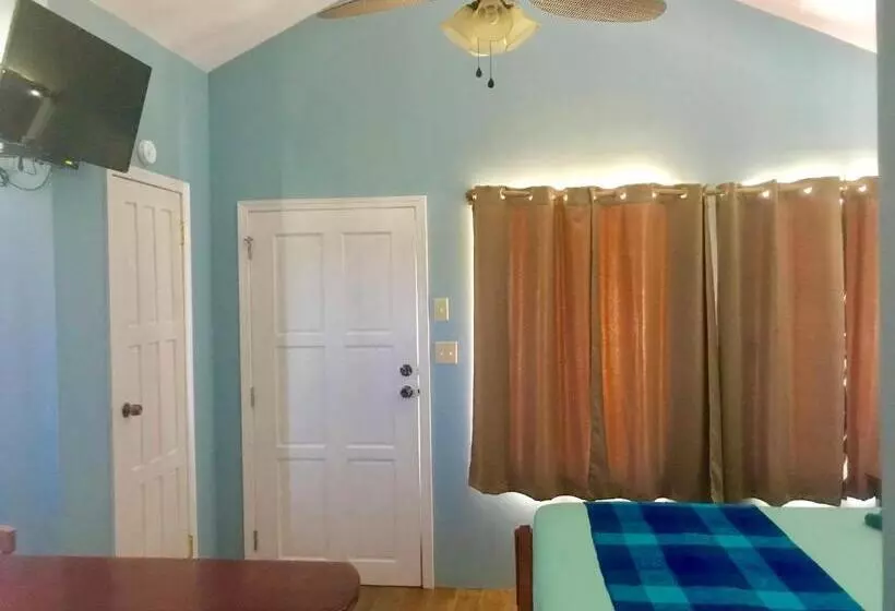 Tilt Ta Dock Resort Belize