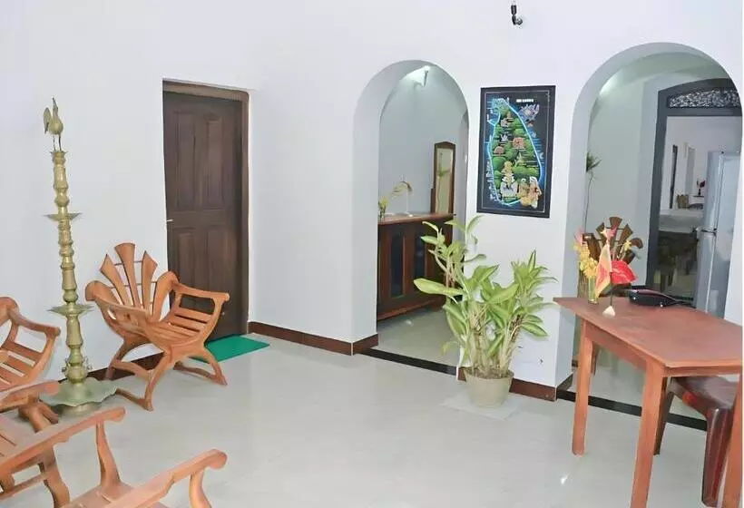 Traveller S Hostel Hikkaduwa