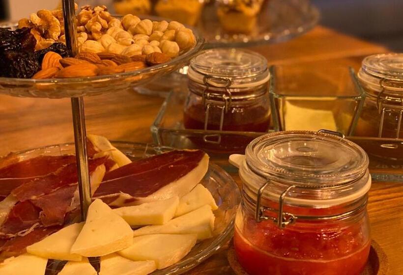 تختخواب و صبحانه Eigón