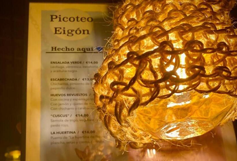 تختخواب و صبحانه Eigón