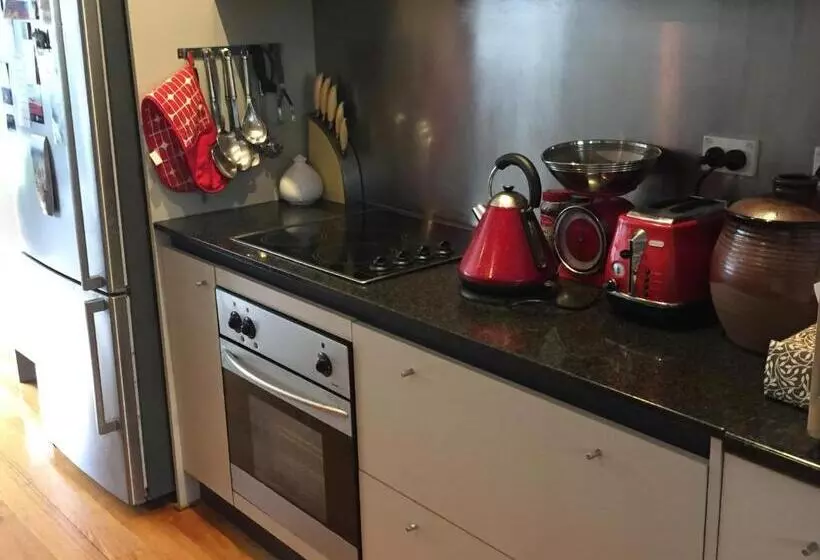 هتل East Brunswick