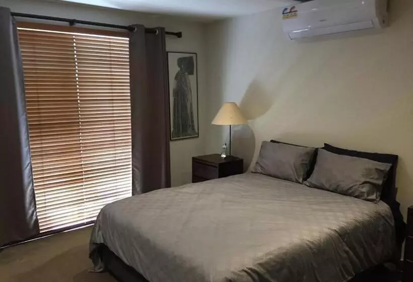 هتل East Brunswick