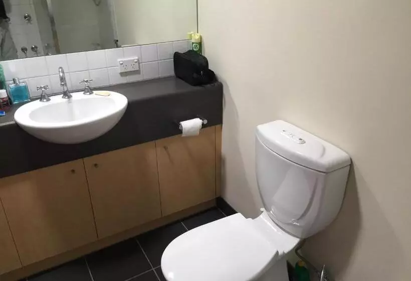 هتل East Brunswick