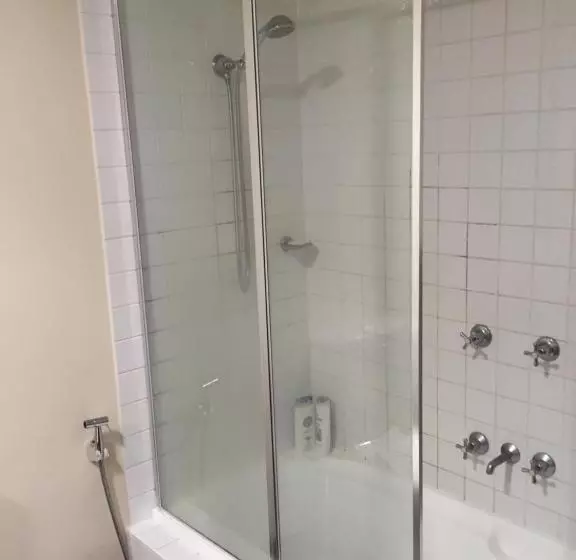 هتل East Brunswick