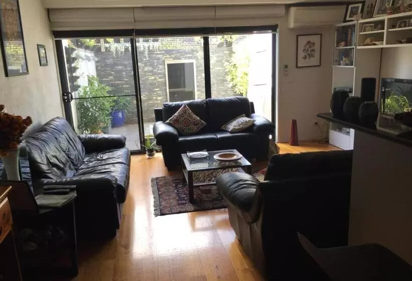 هتل East Brunswick