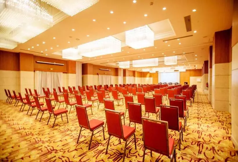 هتل Golden Tulip Le Diplomate