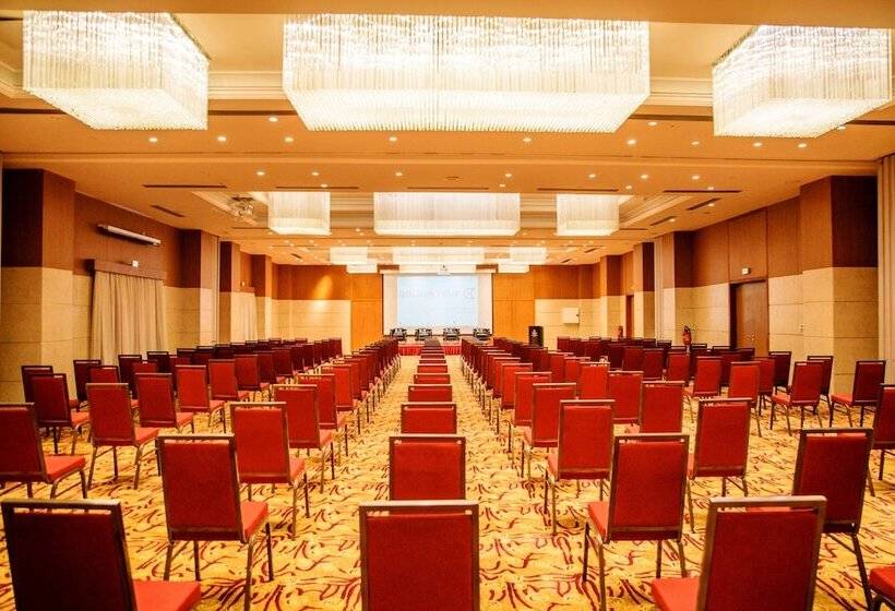 هتل Golden Tulip Le Diplomate