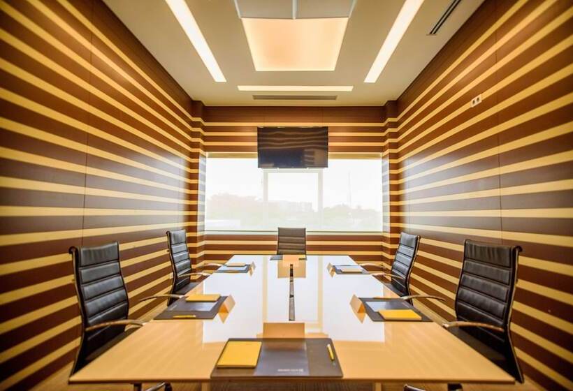 هتل Golden Tulip Le Diplomate