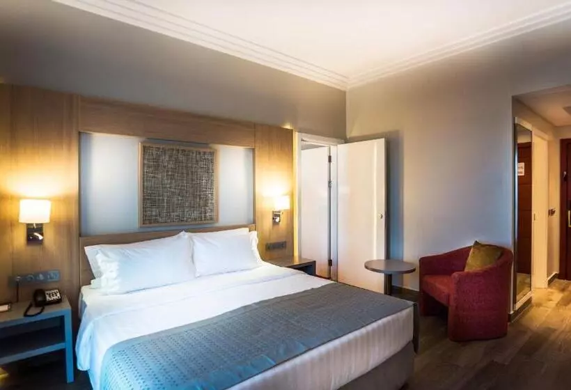 هتل Golden Tulip Le Diplomate