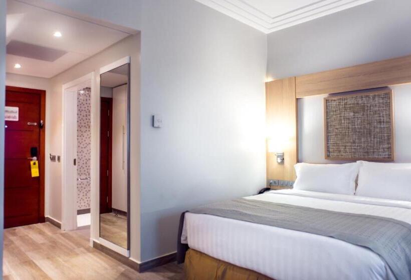 هتل Golden Tulip Le Diplomate